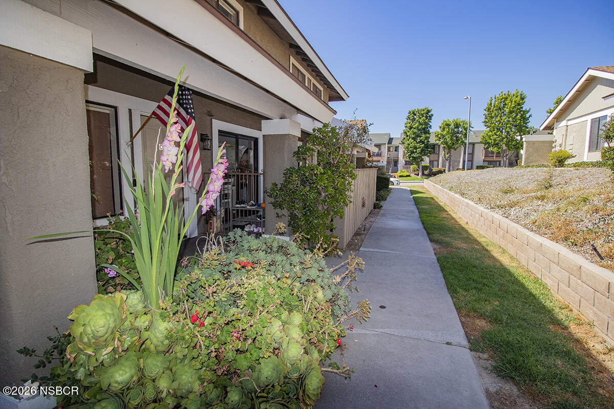1172 Hilltop Road, Unit C Santa Maria, CA 93455 - Photo 2 of 16 1172_Hilltop_C_005