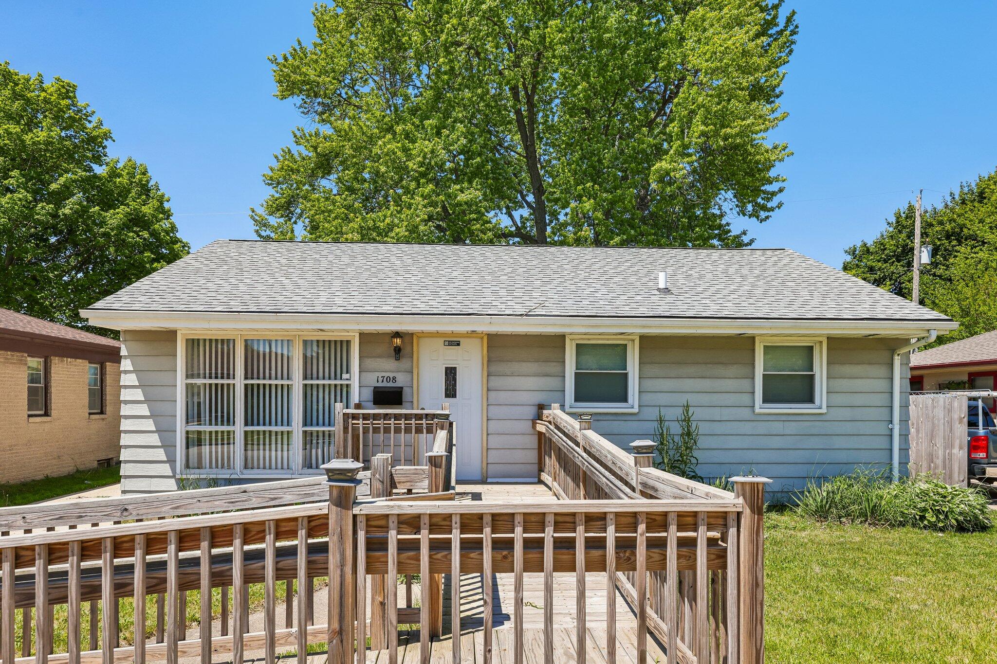 1708 Arcturus Avenue Racine, WI 53404 - Photo 2 of 23 1-web-or-mls-Arcturus Ave-S0306-001