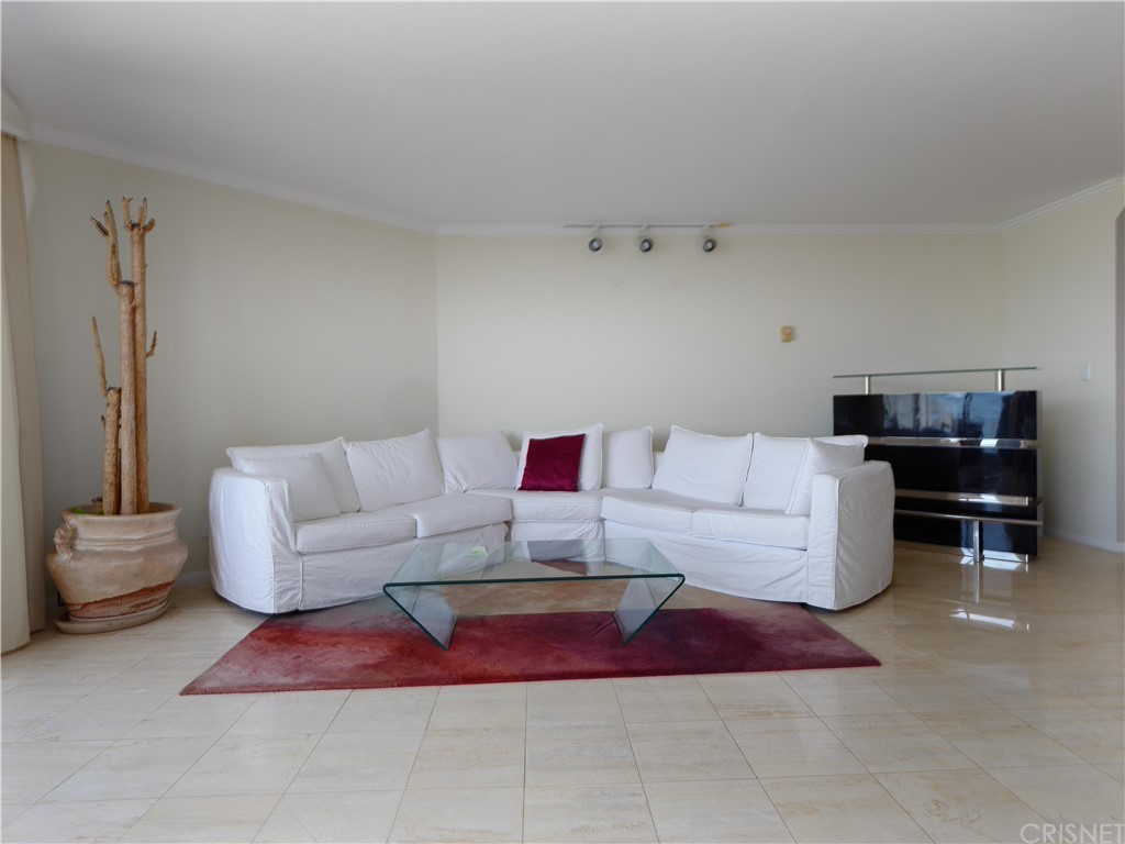 531 Esplanade, Unit 913 Redondo Beach, CA 90277 - Photo 13 of 42 a living room with furniture and a couch