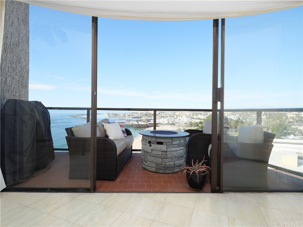 531 Esplanade, Unit 913 Redondo Beach, CA 90277 - Photo 21 of 42 a living room with furniture