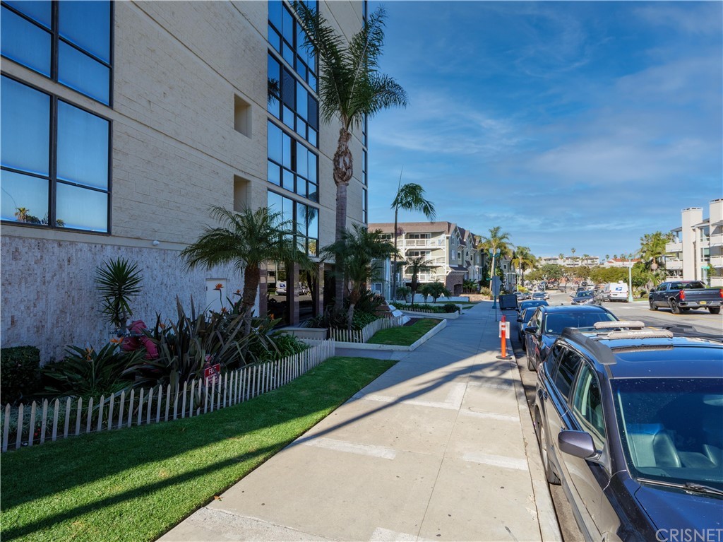 531 Esplanade, Unit 913 Redondo Beach, CA 90277 - Photo 5 of 42 a house with garden in front of it