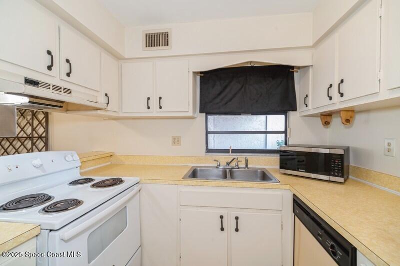 1225 North Wickham Road, Unit 613 Melbourne, FL 32935 - Photo 8 of 30 Kitchen