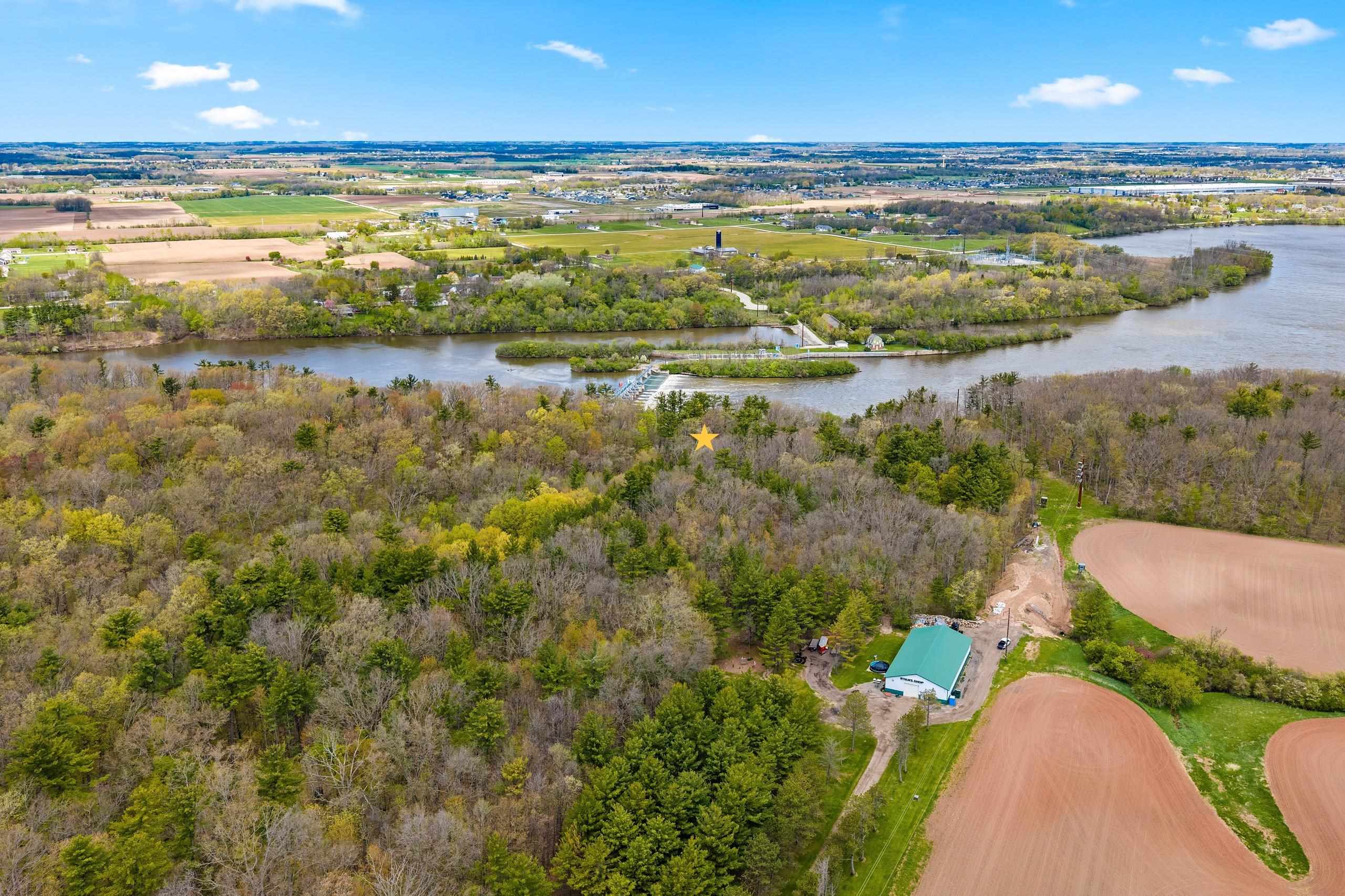 Old Military Road De Pere, WI 54115 - Photo 2 of 20