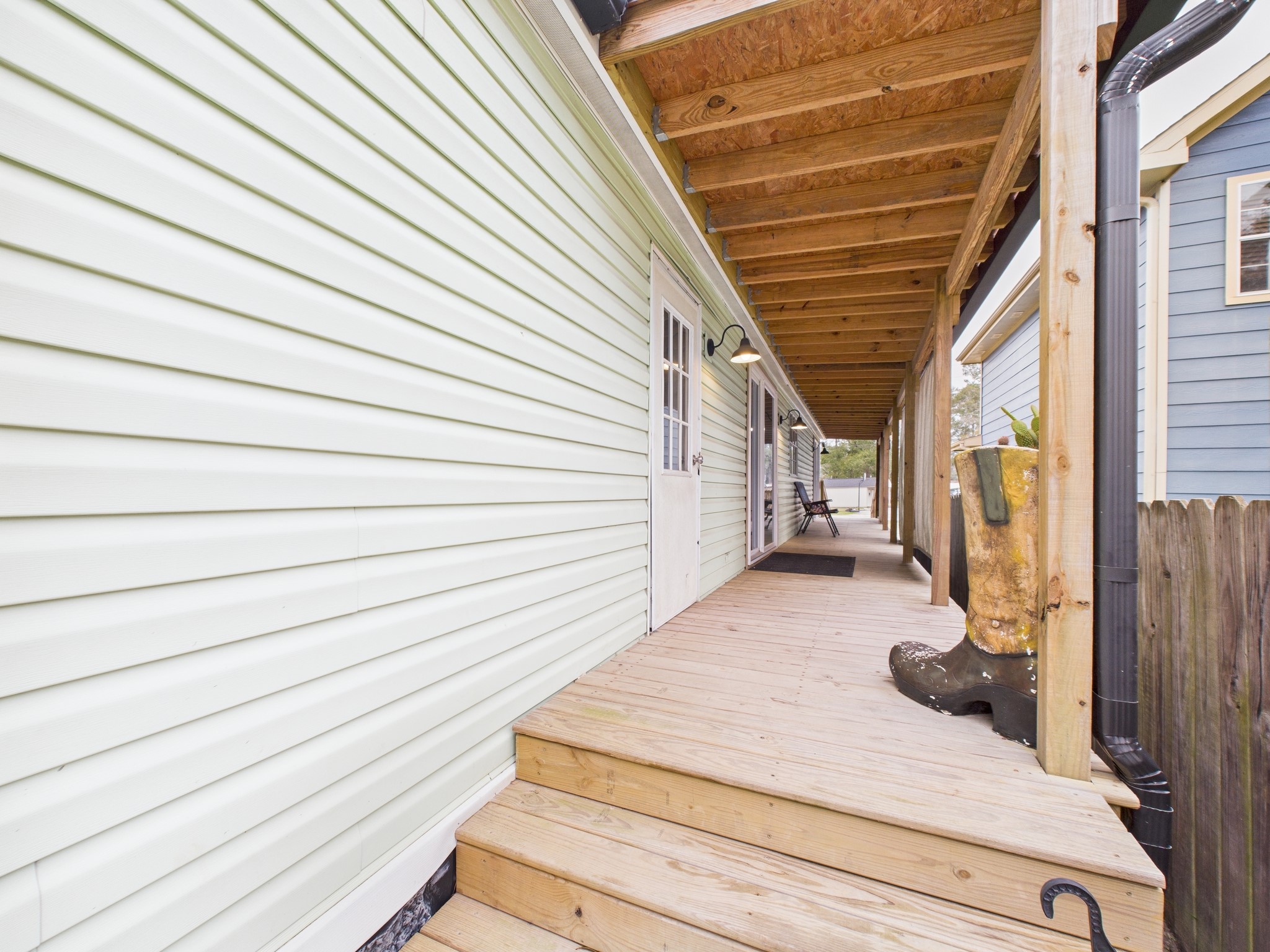 24249 Glory Avenue Porter, TX 77365 - Photo 30 of 34 Covered patio with access from dining and Primary