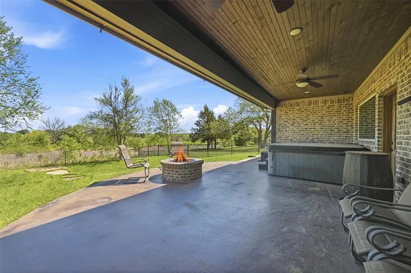 $879,000 | 56 Turtle Point Lane, Gordonville, TX 76245