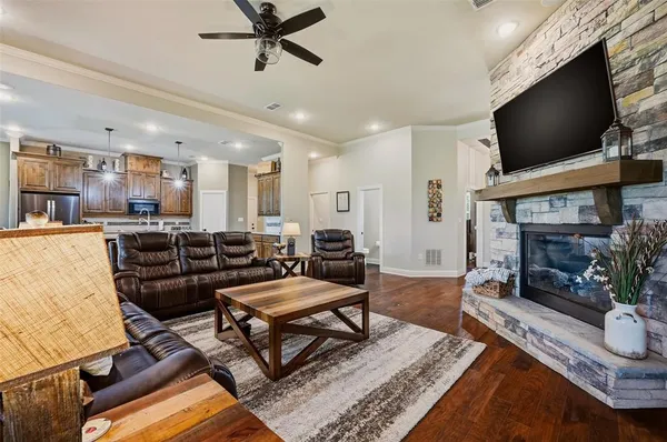 $879,000 | 56 Turtle Point Lane, Gordonville, TX 76245