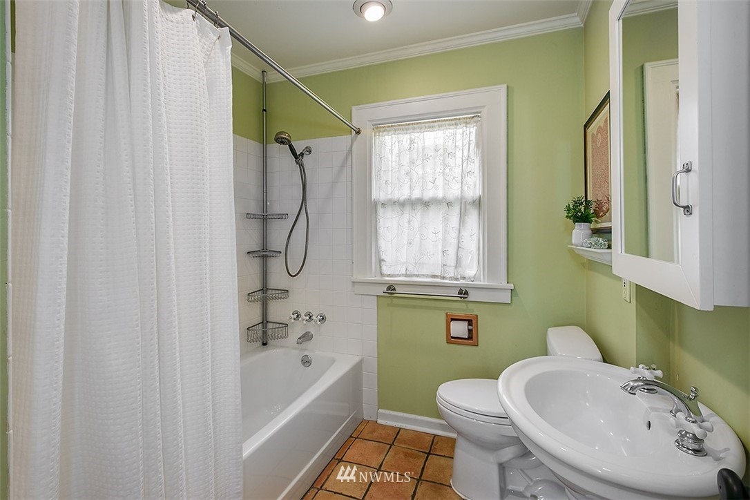 556 North 66th Street Seattle, WA 98103 - Photo 12 of 33 Gallery Image 12