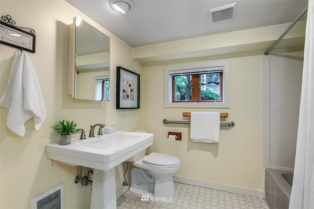 556 North 66th Street Seattle, WA 98103 - Photo 20 of 33 Gallery Image 20