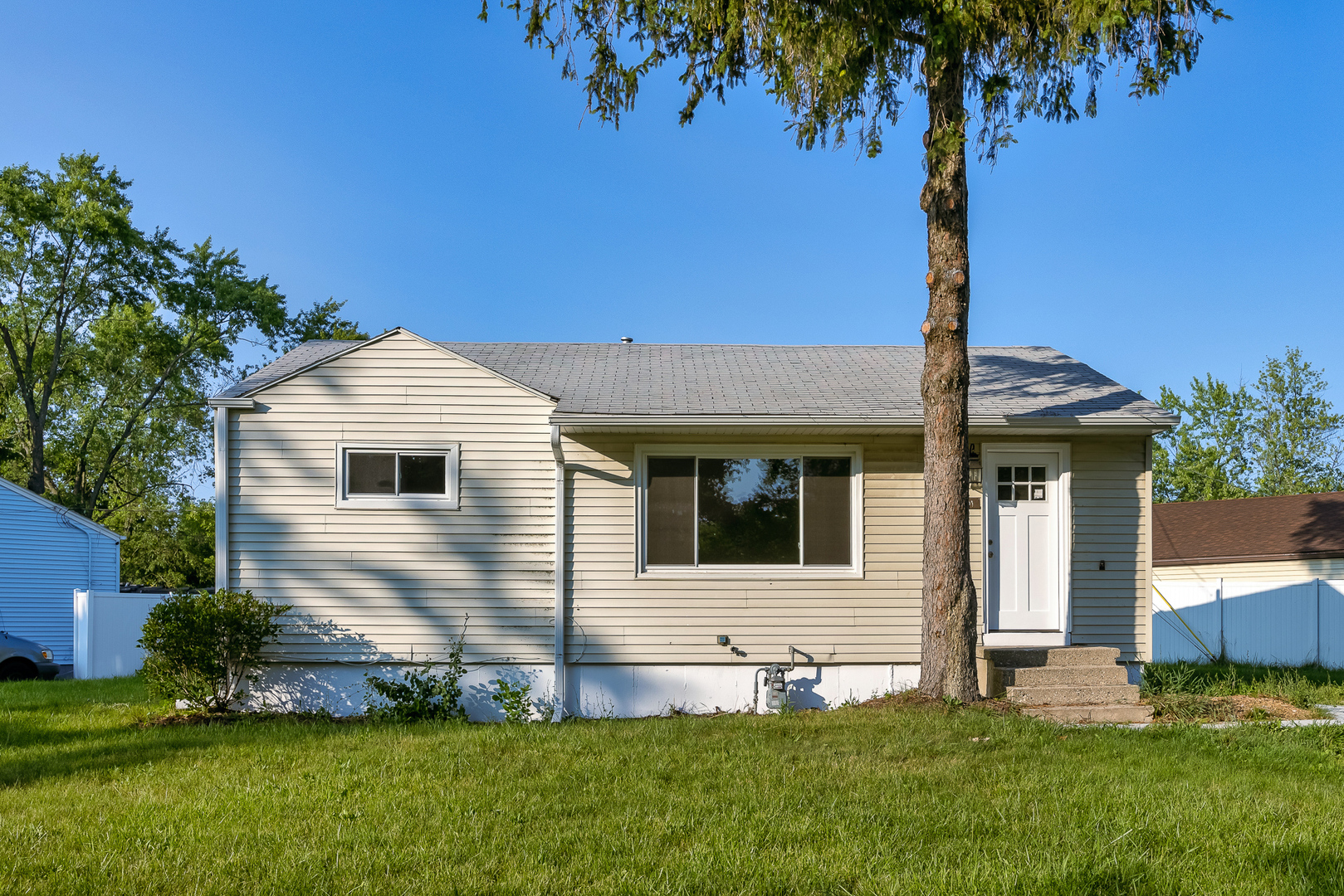 2001 Indian Road Waukegan, IL 60087 - Photo 1 of 11 Gallery Image 1