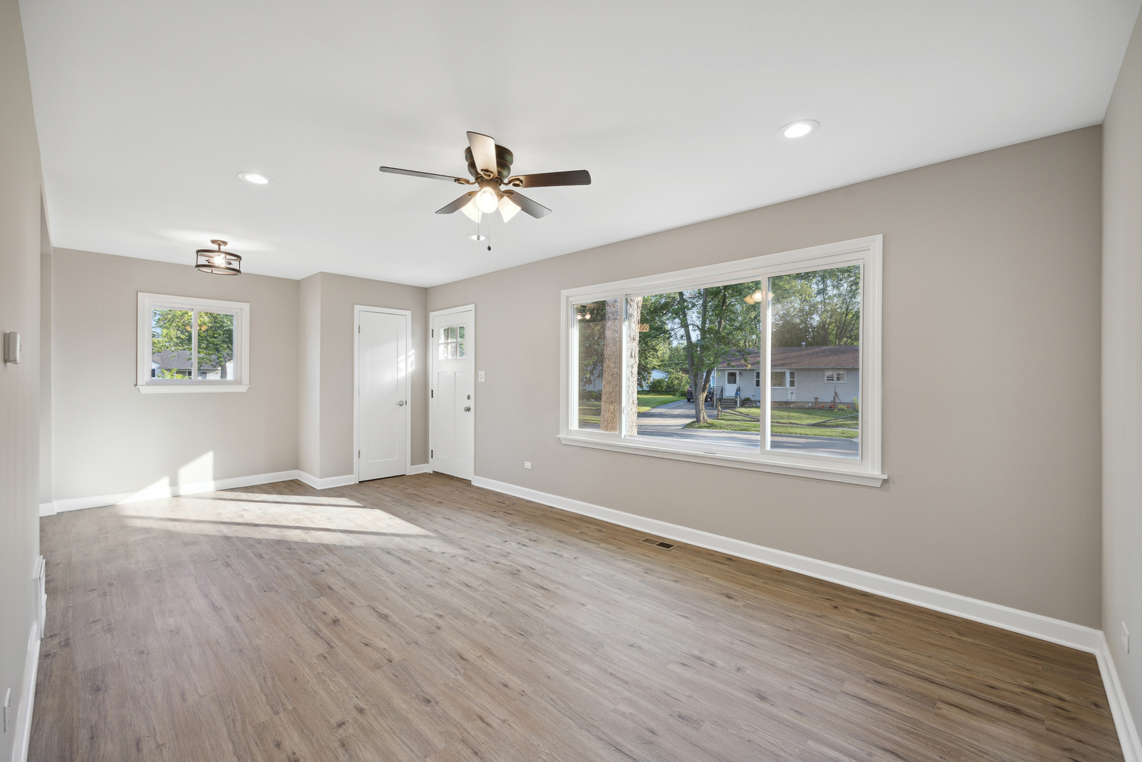 2001 Indian Road Waukegan, IL 60087 - Photo 3 of 11 Gallery Image 3