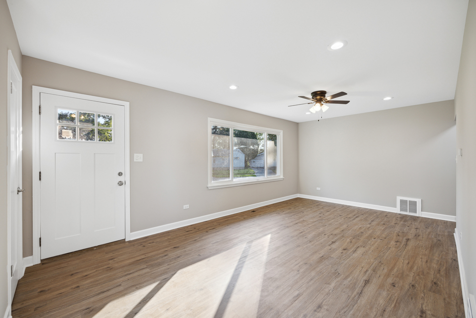 2001 Indian Road Waukegan, IL 60087 - Photo 4 of 11 Gallery Image 4