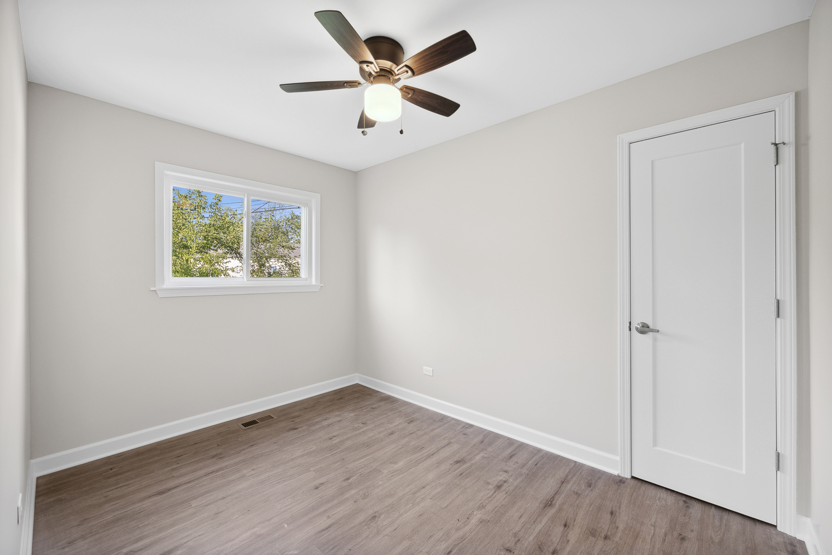 2001 Indian Road Waukegan, IL 60087 - Photo 9 of 11 Gallery Image 9