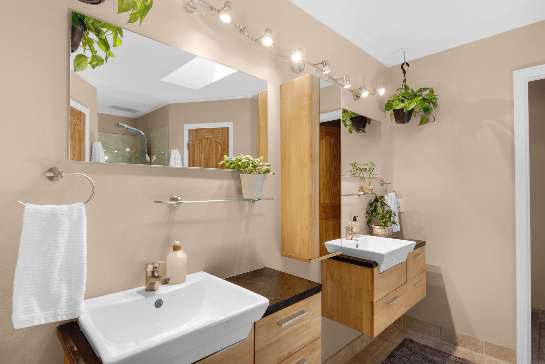 310 Antiqua Way Niceville, FL 32578 - Photo 20 of 39 a bathroom with a sink and a mirror