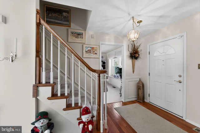 a view of livingroom with furniture and wooden floor