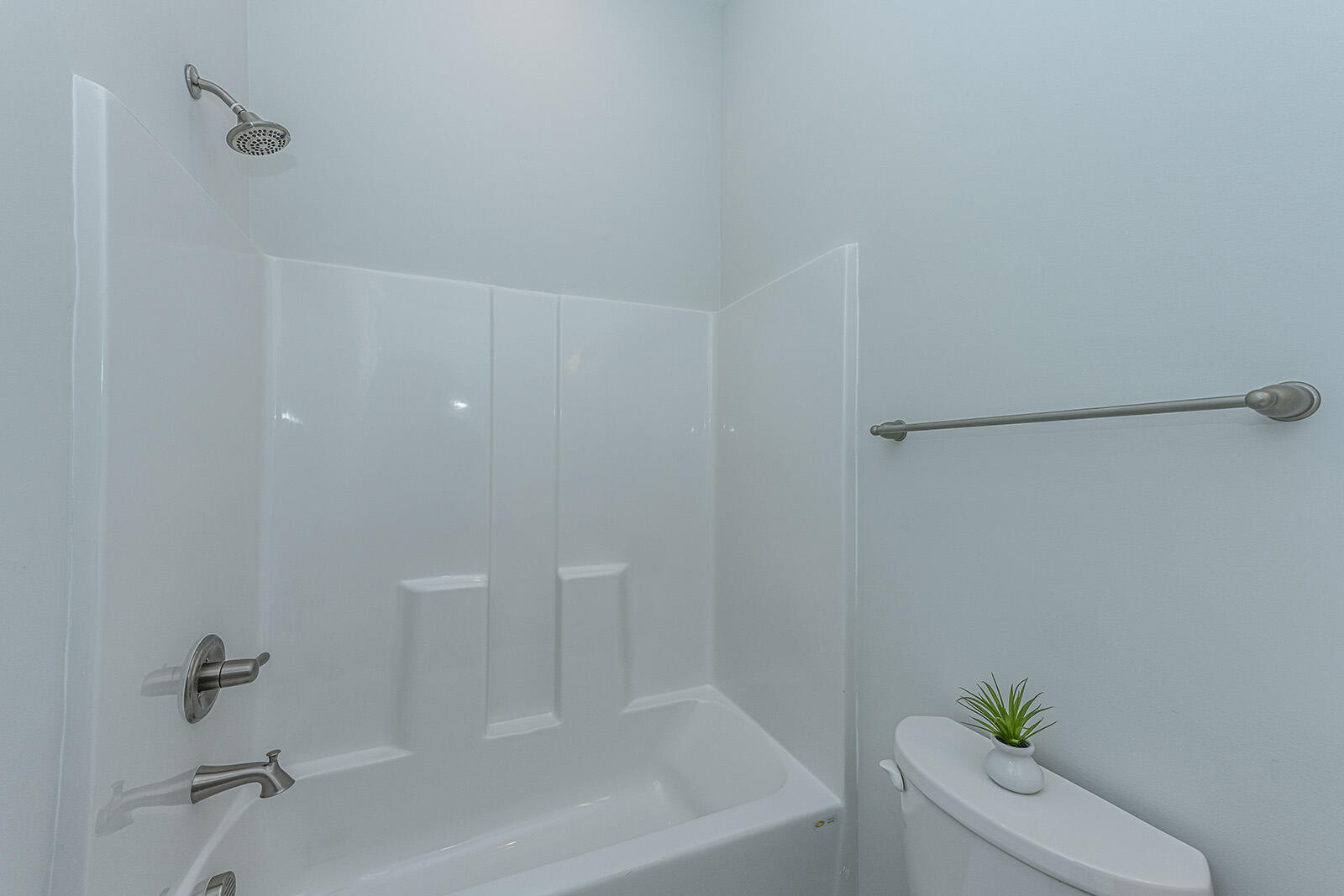 3498 Habenaria Rd Mount, Unit 10 Mount Pleasant, SC 29466 - Photo 14 of 34 Guest Bathroom 2 - Albemarle B - Cottage