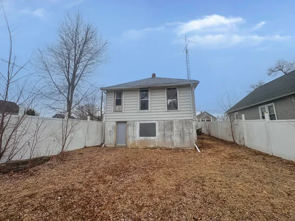 $29,900 | 115 Roberts Street, Mark, IL 61340