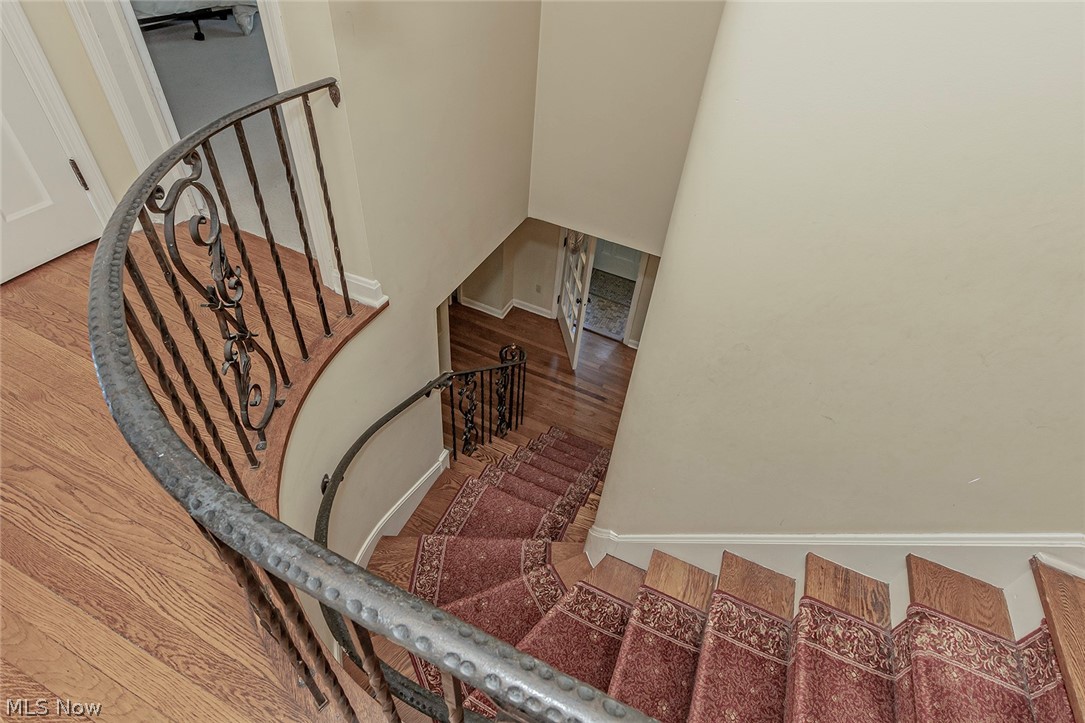 4174 Hadleigh Road Cleveland, OH 44118 - Photo 3 of 33 Gallery Image 3