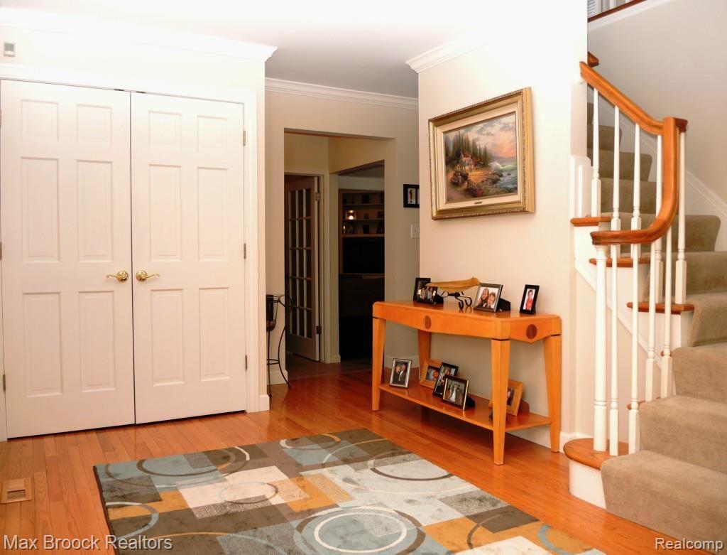 4466 Beach Road Troy, MI 48098 - Photo 2 of 45 LARGE FOYER