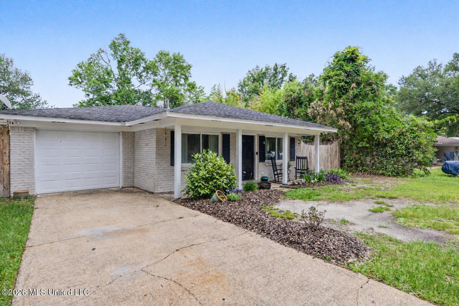 709 Pine Hills Road Ocean Springs, MS 39564 - Photo 2 of 34 002