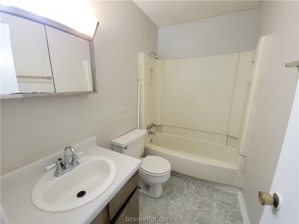 2712 Evergreen Circle Bryan, TX 77801 - Photo 13 of 30 Full bathroom with shower combination, toilet, and vanity