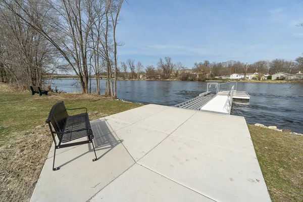 $219,500 | 381 South Collins Street, Unit B, South Elgin, IL 60177