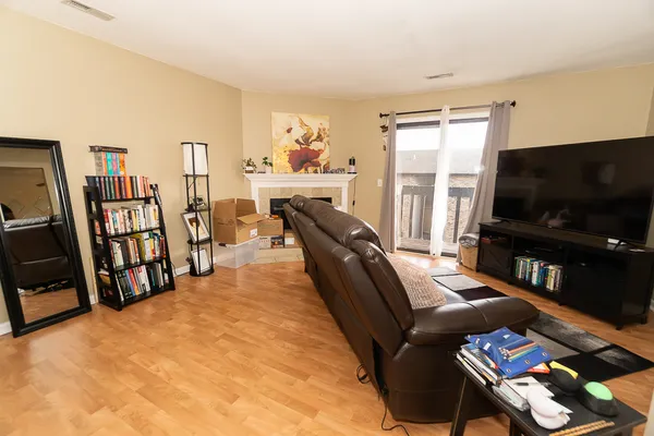 $219,500 | 381 South Collins Street, Unit B, South Elgin, IL 60177