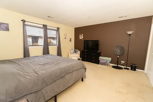 $219,500 | 381 South Collins Street, Unit B, South Elgin, IL 60177
