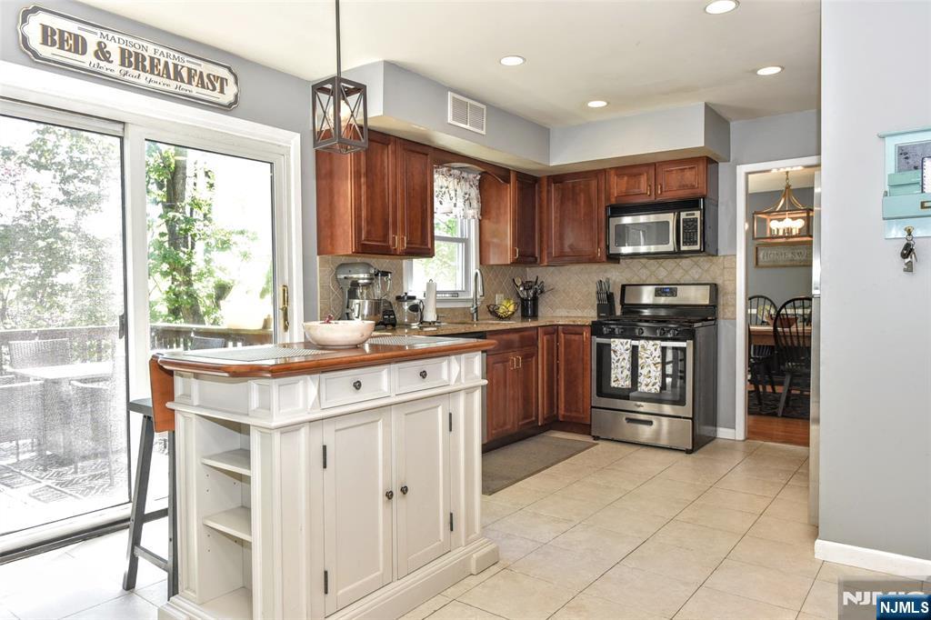 143 Nottingham Road Ramsey, NJ 07446 - Photo 8 of 24