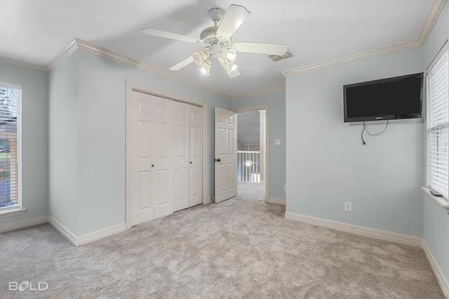 a view of a livingroom with an empty space & a ceiling fan