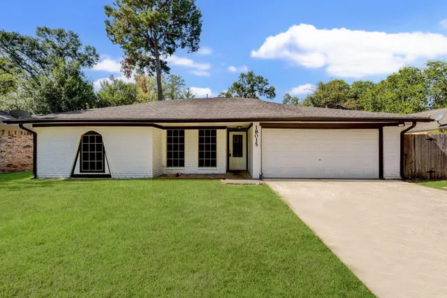 front view of house with a yard