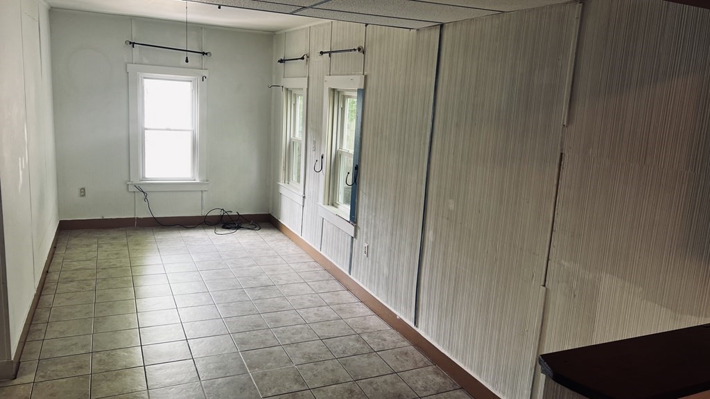 2 R Crane Street Southbridge, MA 01550 - Photo 6 of 27 Gallery Image 6