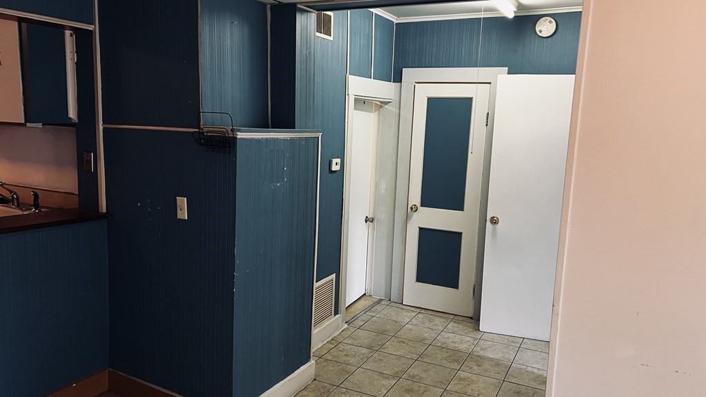 2 R Crane Street Southbridge, MA 01550 - Photo 8 of 27 Gallery Image 8