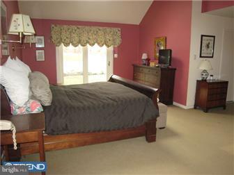 403 Round Hill Road Wayne, PA 19087 - Photo 8 of 12 Bedroom - Main