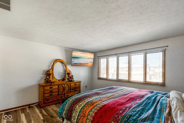 $335,000 | 305 Sandbrook Drive, Noblesville, IN 46062