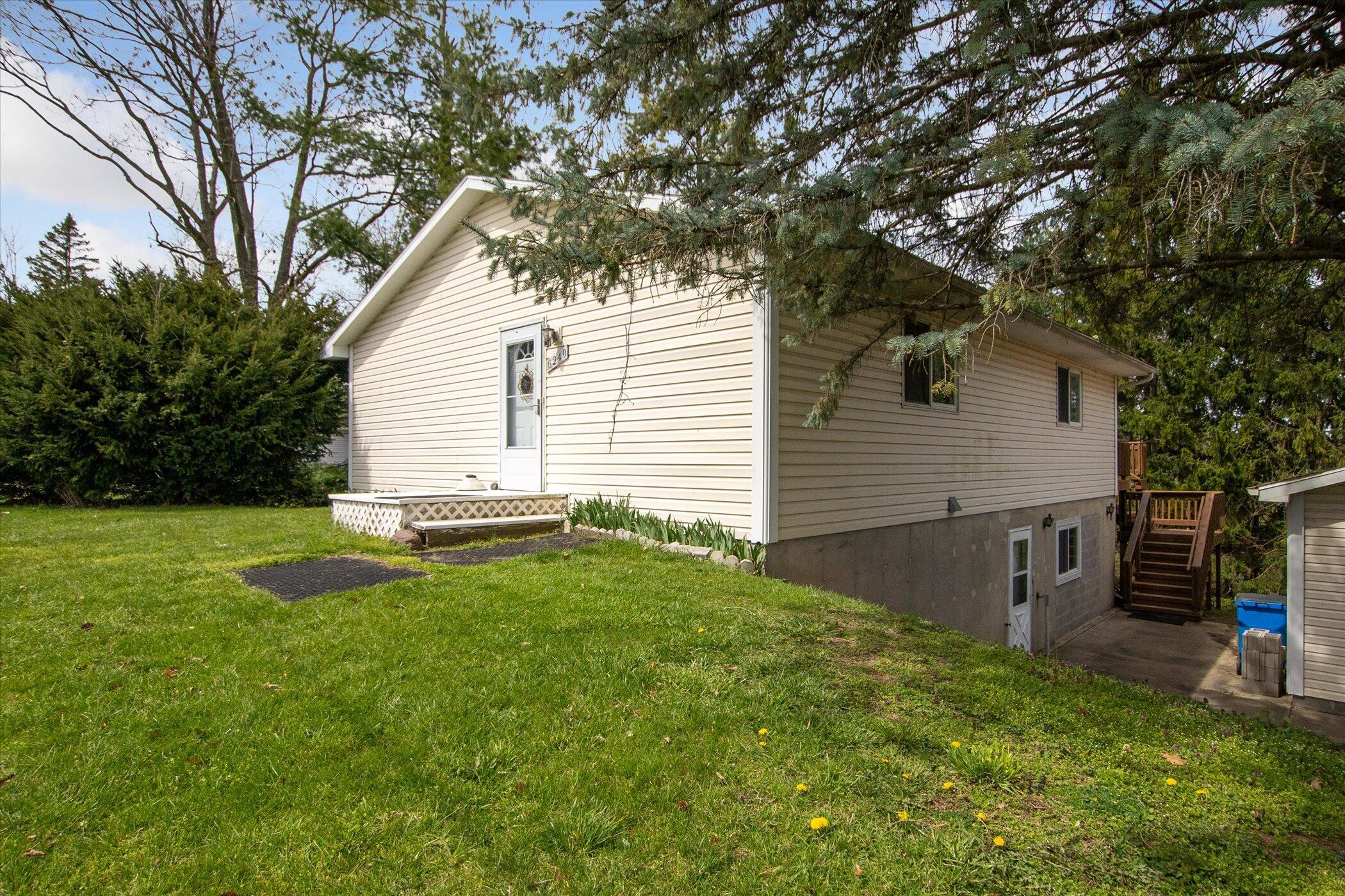 6240 Lake Road Osseo, MI 49266 - Photo 30 of 30 04-6240-Lake-Rd-WindowStill-31