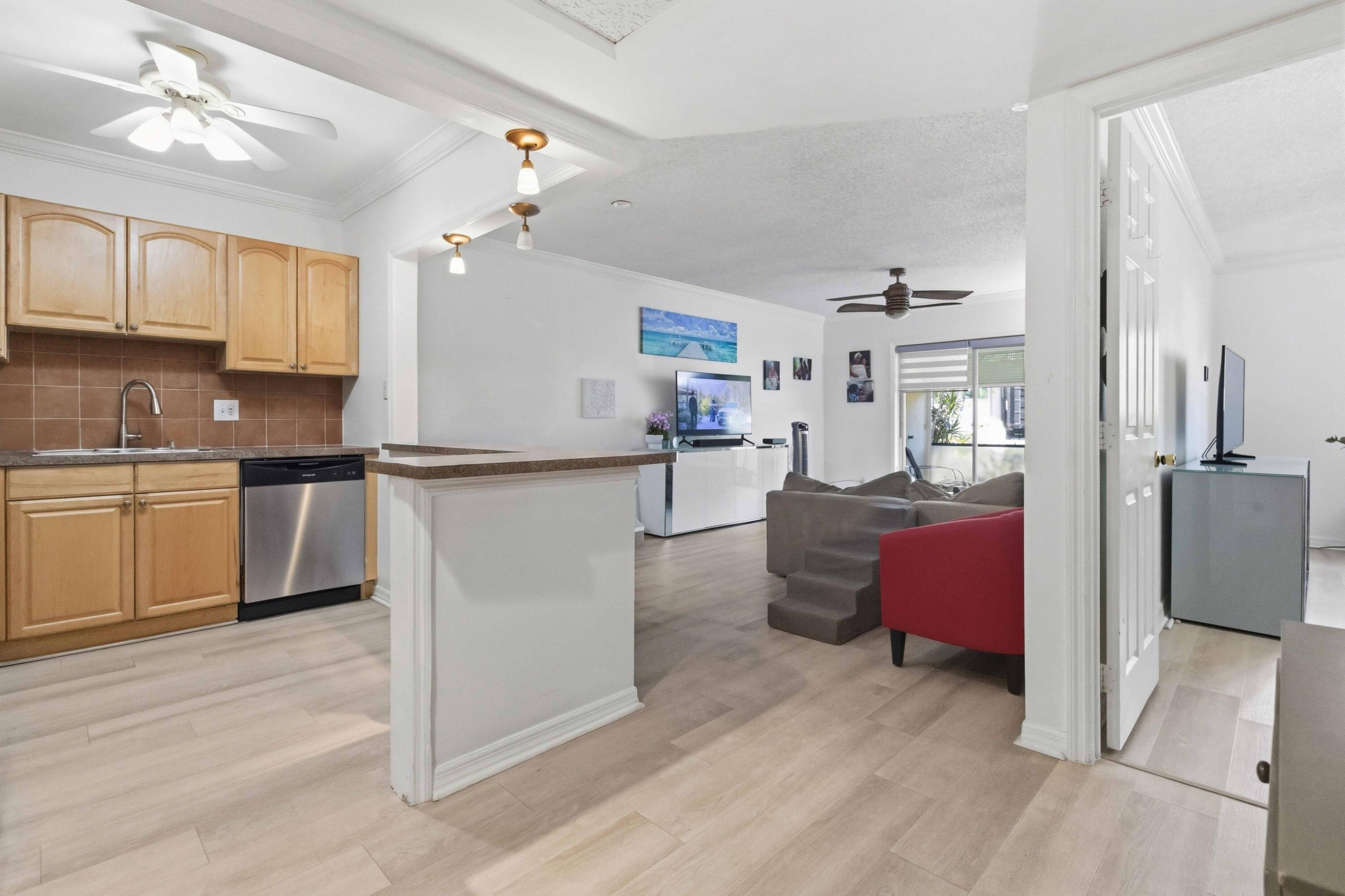 259 South Cypress Road, Unit 506 Pompano Beach, FL 33060 - Photo 3 of 33 004