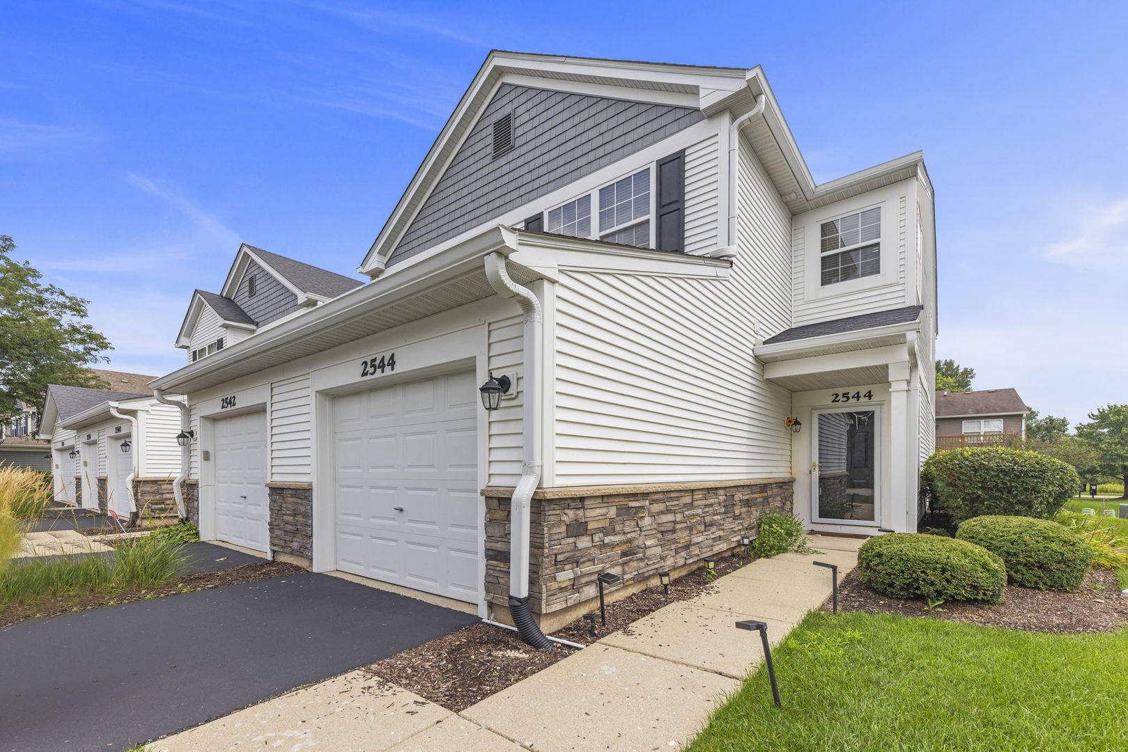 2544 Golf Ridge Circle Naperville, IL 60563 - Photo 2 of 25 Gallery Image 2