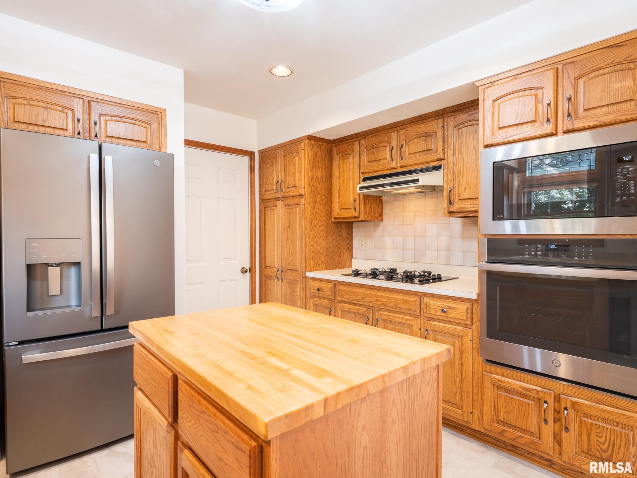 1425 California Road Pekin, IL 61554 - Photo 21 of 60 Gallery Image 21