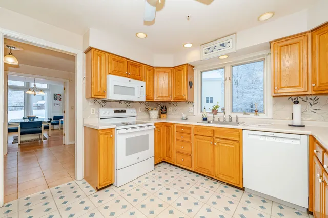 $425,000 | 8 Coles Way, Atkinson, NH 03811