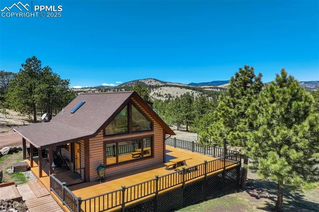 a view of house and outdoor space