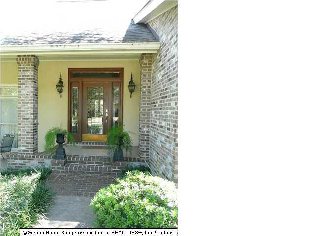 17443 Masters Pointe Court Baton Rouge, LA 70810 - Photo 2 of 16 Gallery Image 2