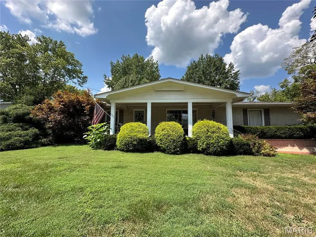 $249,900 | 1403 South Henderson Street, Salem, MO 65560