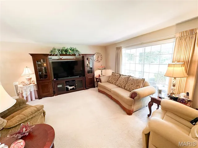 $249,900 | 1403 South Henderson Street, Salem, MO 65560