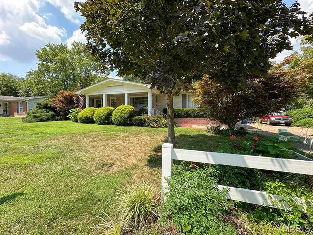 $249,900 | 1403 South Henderson Street, Salem, MO 65560