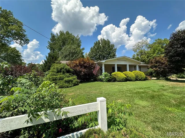 $249,900 | 1403 South Henderson Street, Salem, MO 65560