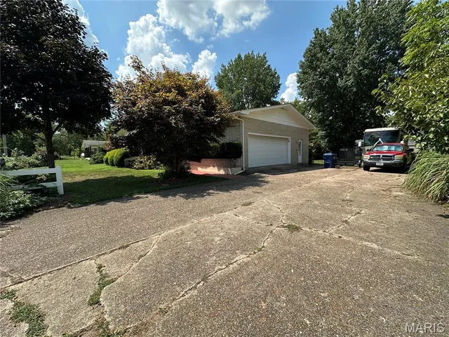 $249,900 | 1403 South Henderson Street, Salem, MO 65560