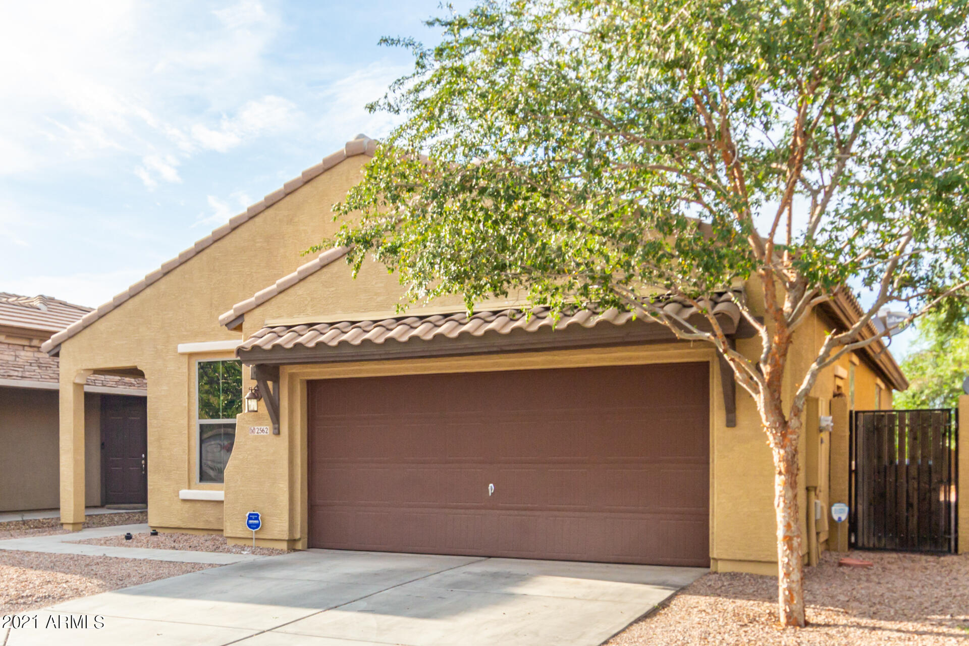 2562 West Gaby Road Phoenix, AZ 85041 - Photo 3 of 24 03-Gaby