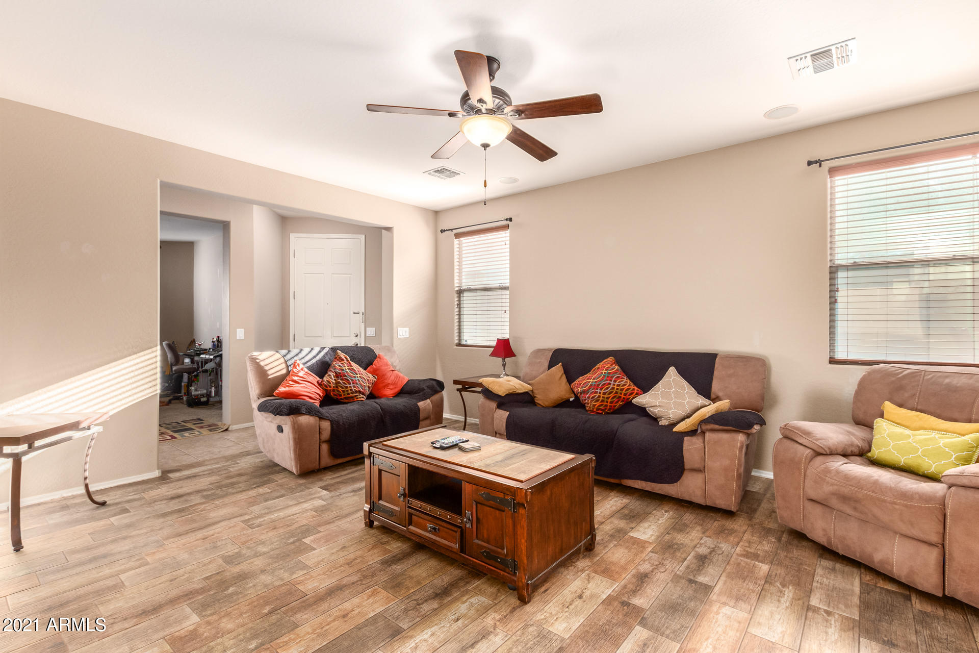 2562 West Gaby Road Phoenix, AZ 85041 - Photo 5 of 24 05-Gaby