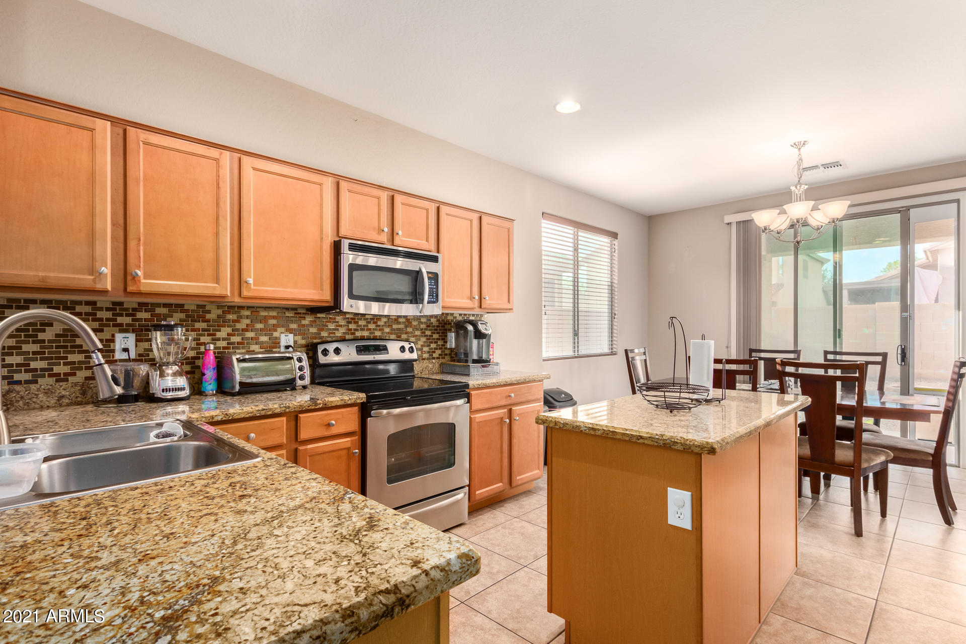 2562 West Gaby Road Phoenix, AZ 85041 - Photo 6 of 24 06-Gaby