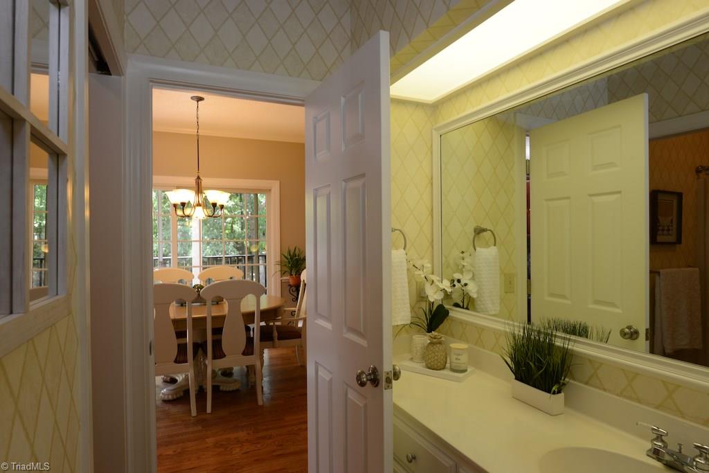 1709 Heathcliff Road High Point, NC 27262 - Photo 22 of 30 Bath off of main level bedroom